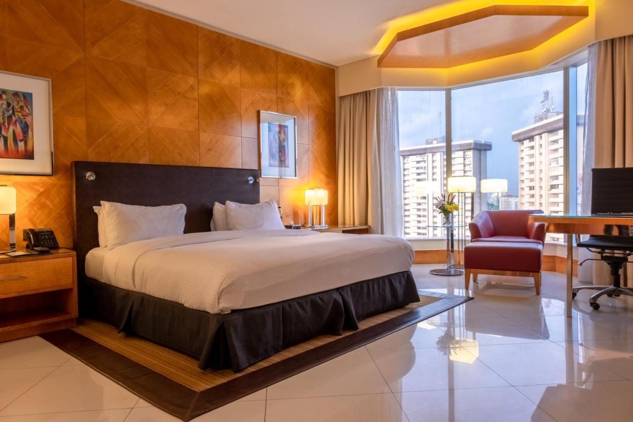 Lagos Continental Hotel Bagian luar foto A guest room at the hotel