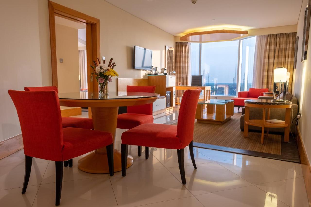 Lagos Continental Hotel Bagian luar foto A suite at the hotel