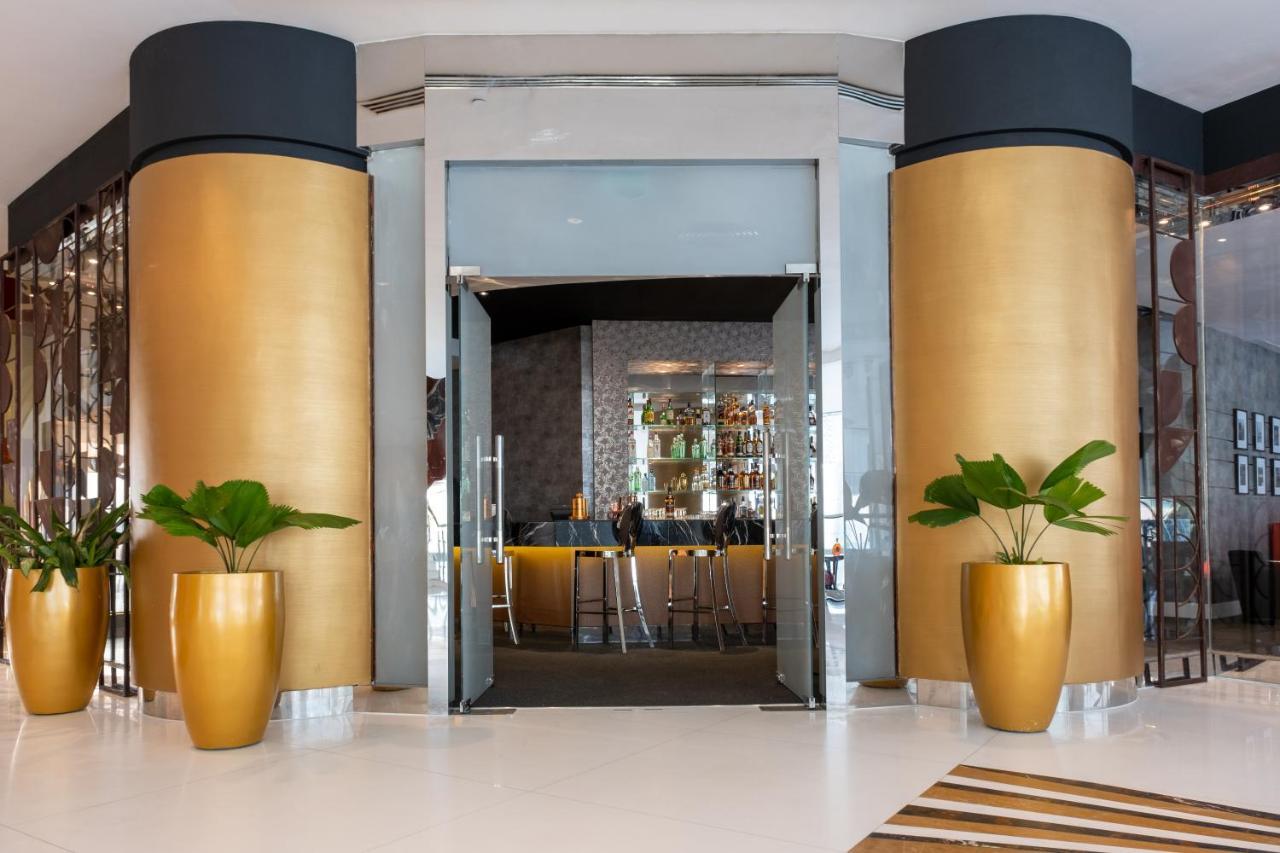 Lagos Continental Hotel Bagian luar foto The lobby of the hotel
