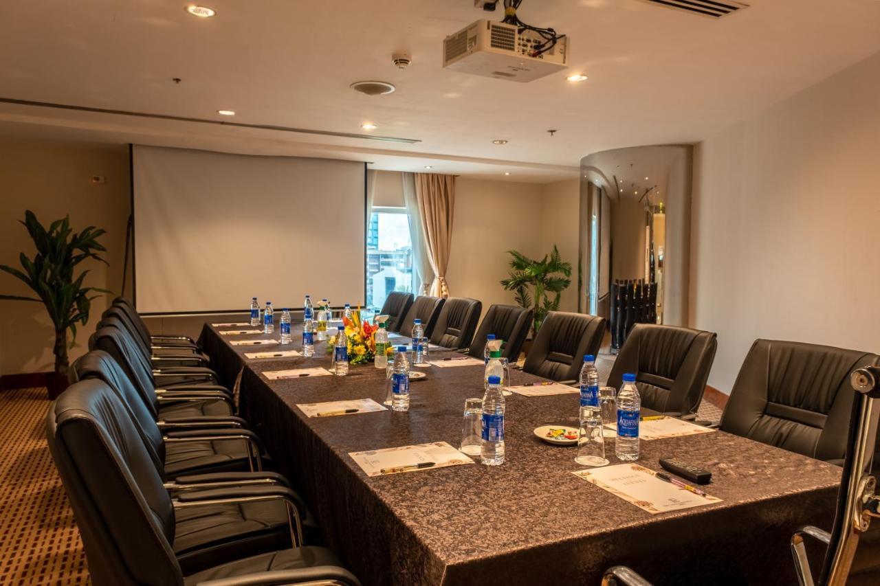 Lagos Continental Hotel Bagian luar foto Meeting room at the hotel