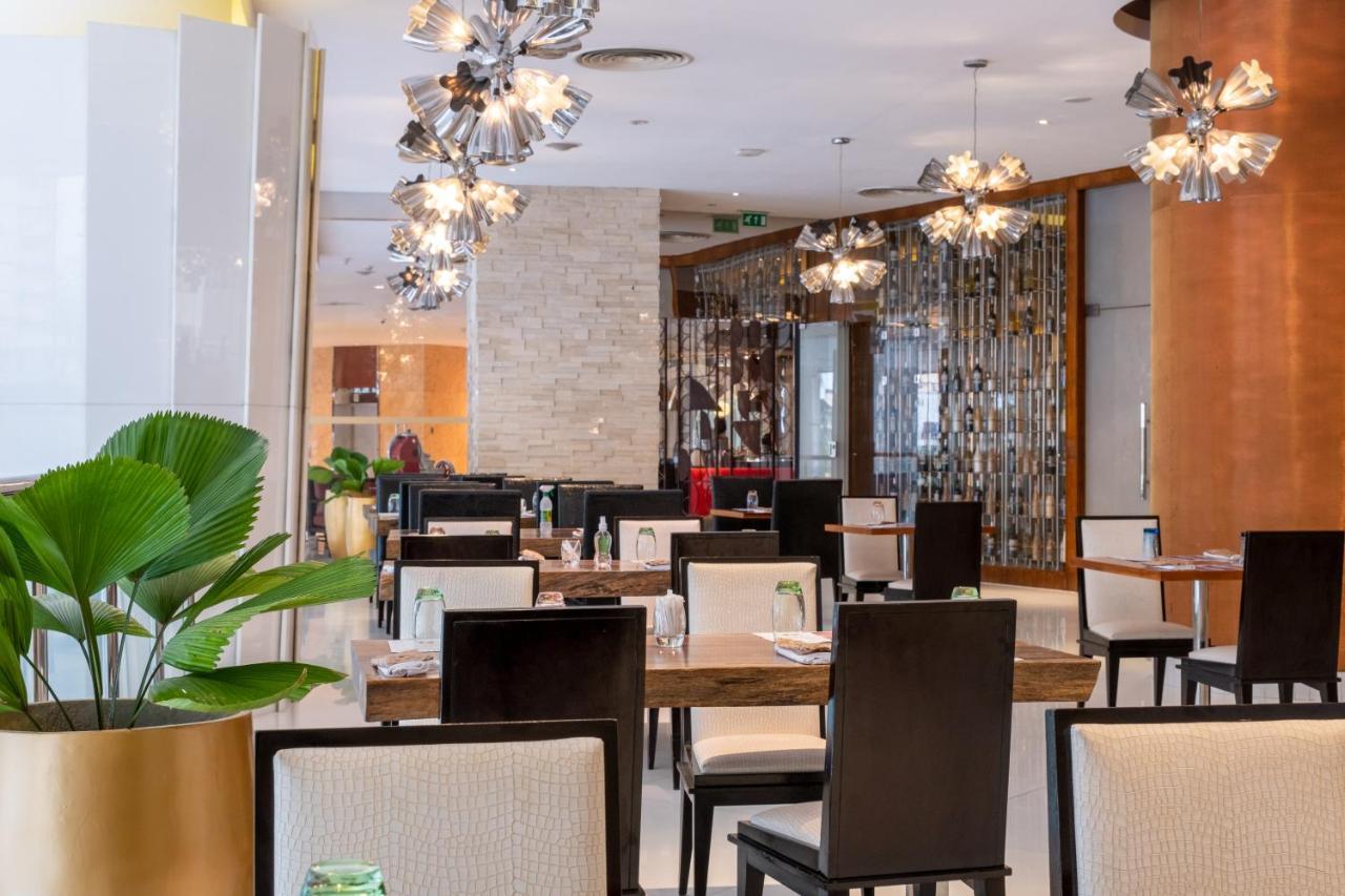 Lagos Continental Hotel Bagian luar foto The restaurant