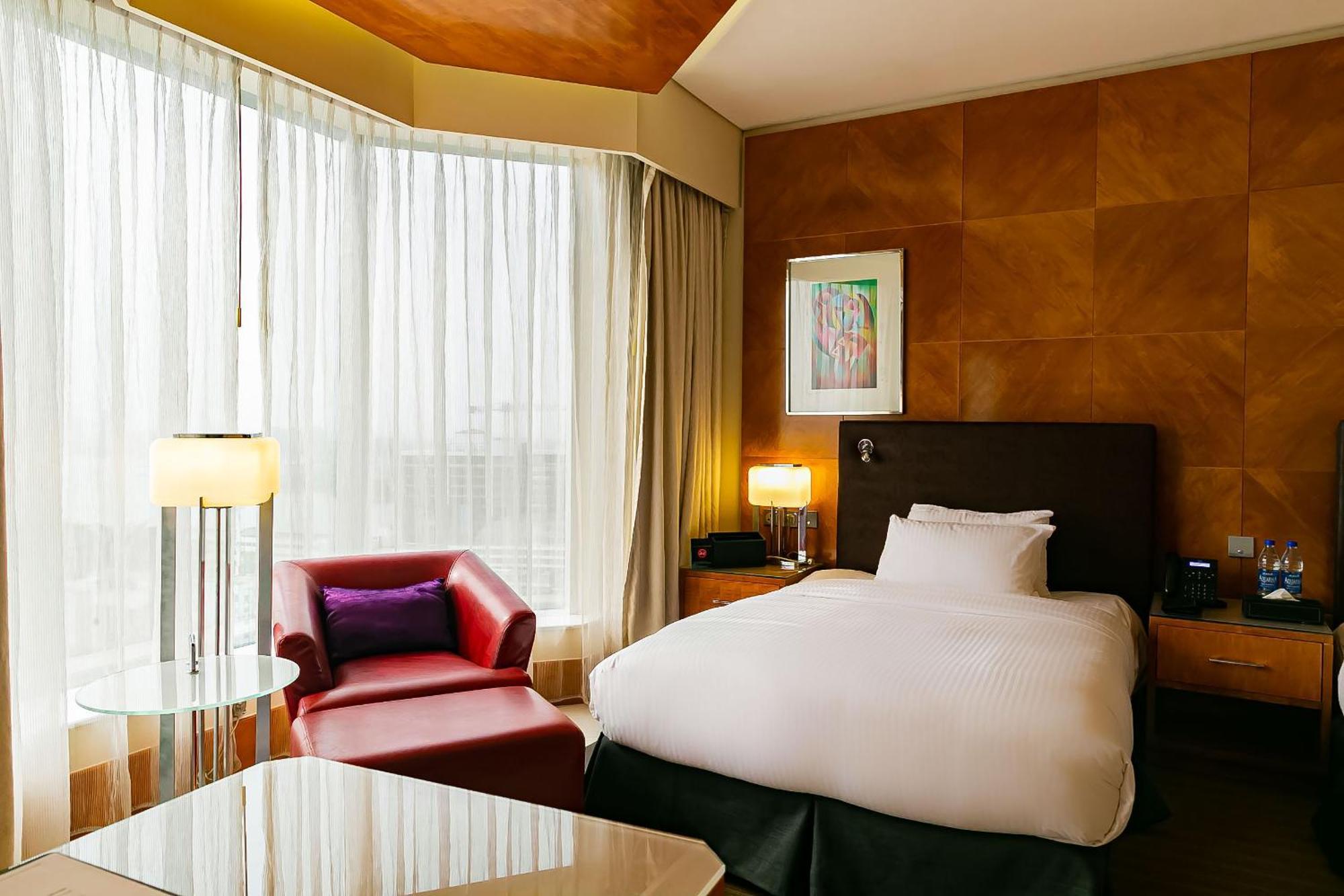 Lagos Continental Hotel Bagian luar foto A room at the hotel