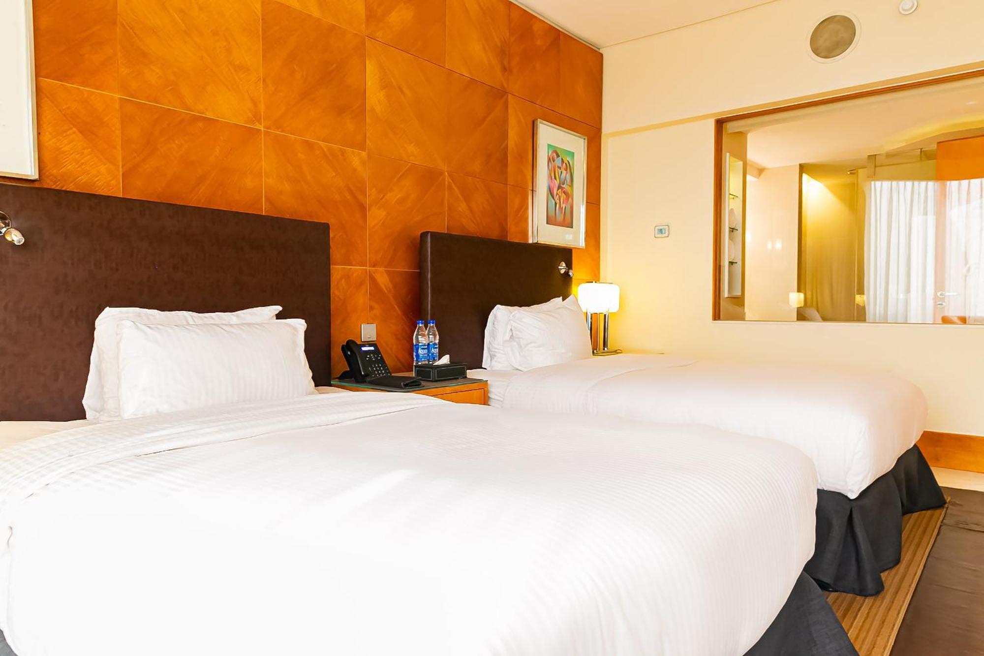 Lagos Continental Hotel Bagian luar foto