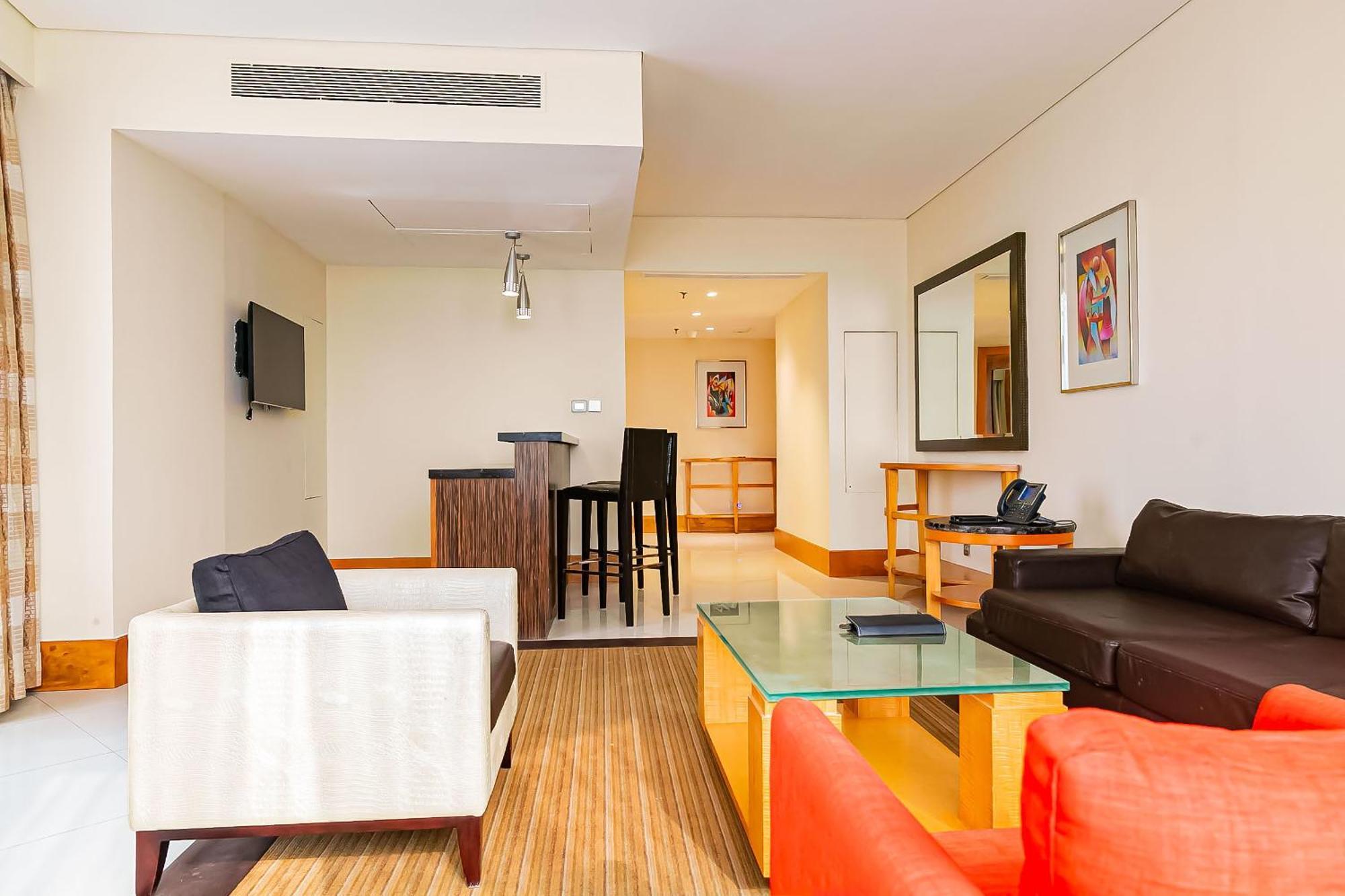 Lagos Continental Hotel Bagian luar foto A typical apartment at the hotel