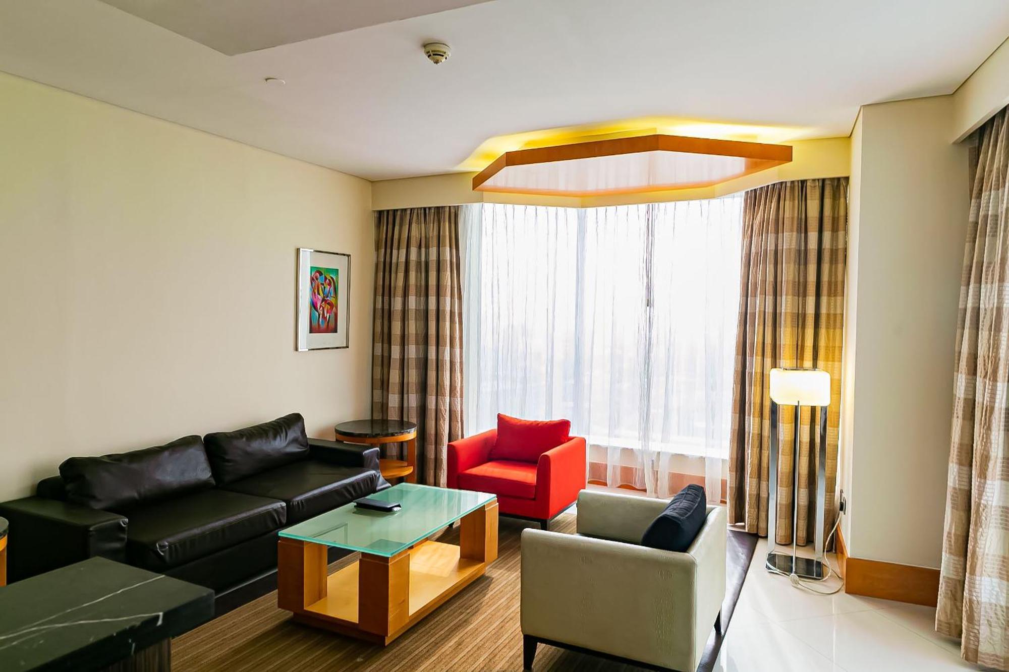Lagos Continental Hotel Bagian luar foto Living room