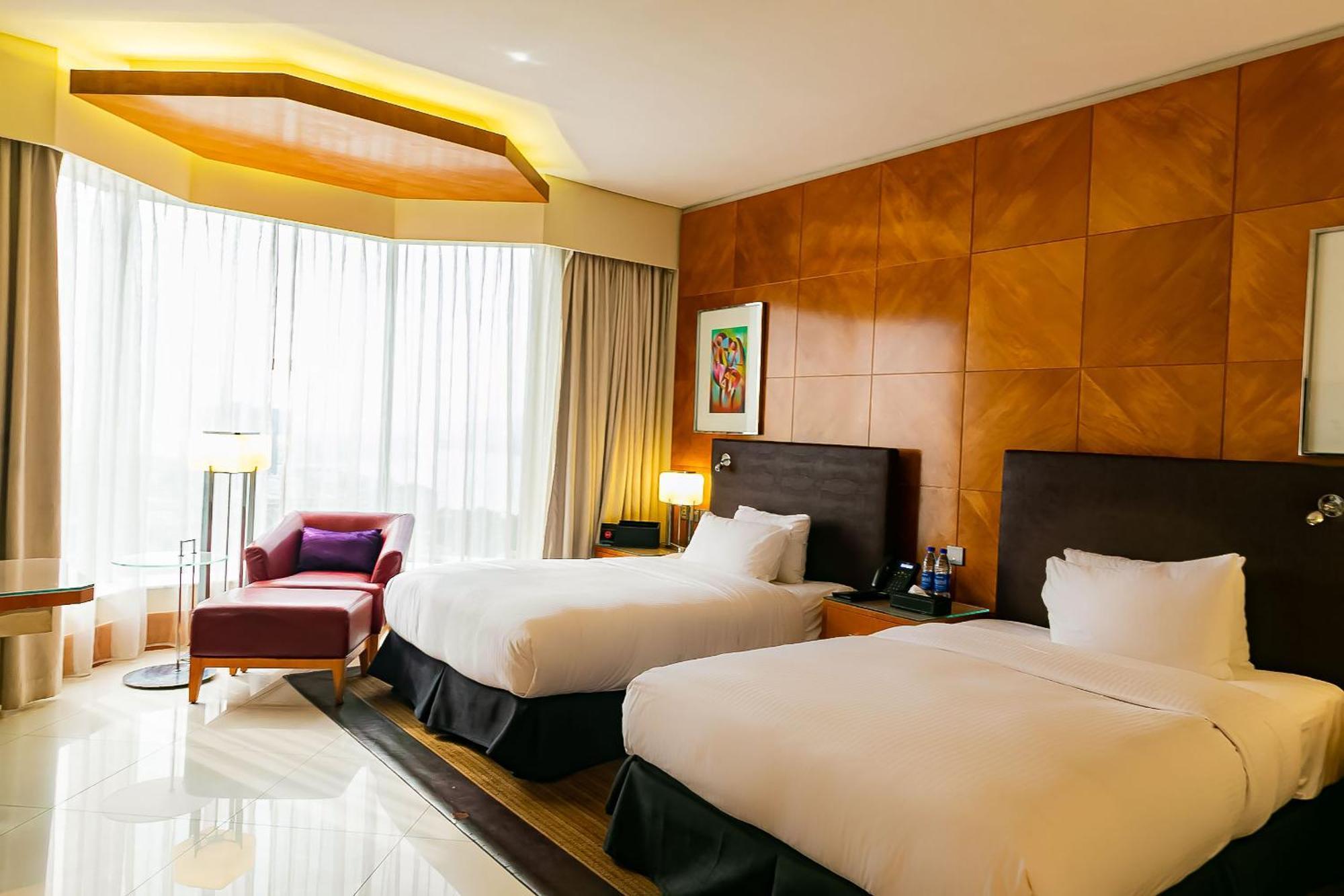 Lagos Continental Hotel Bagian luar foto Deluxe Room