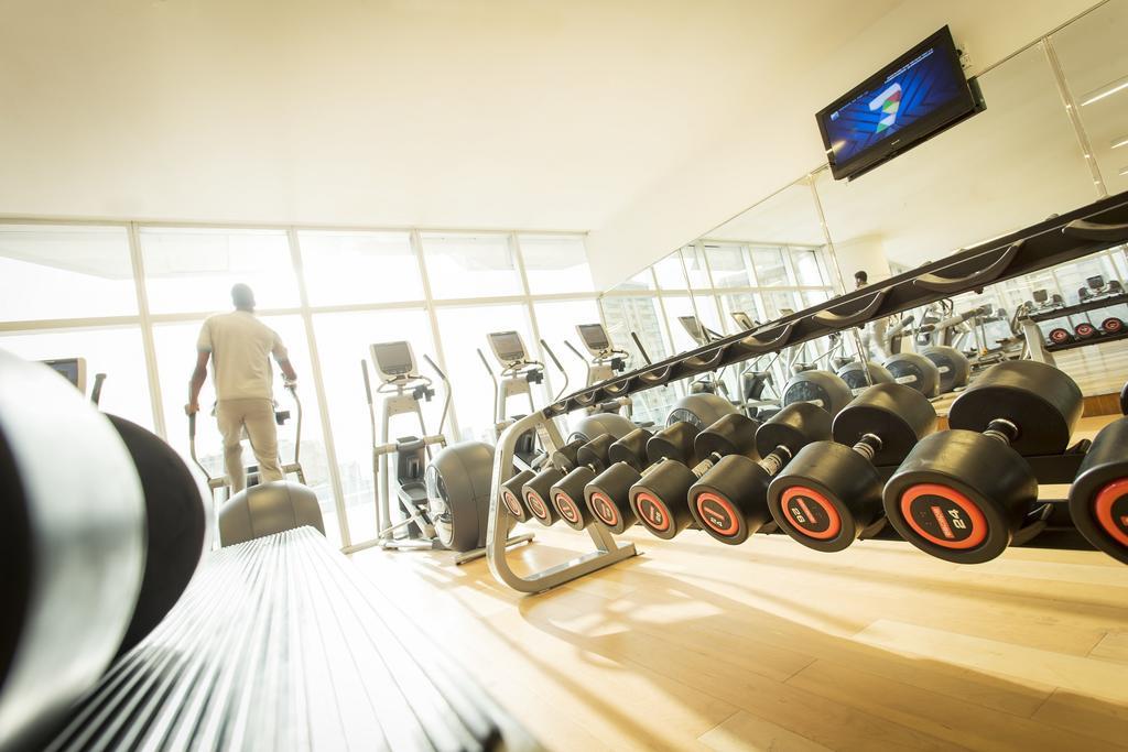 Lagos Continental Hotel Bagian luar foto The gym at the London Hilton on Park Street