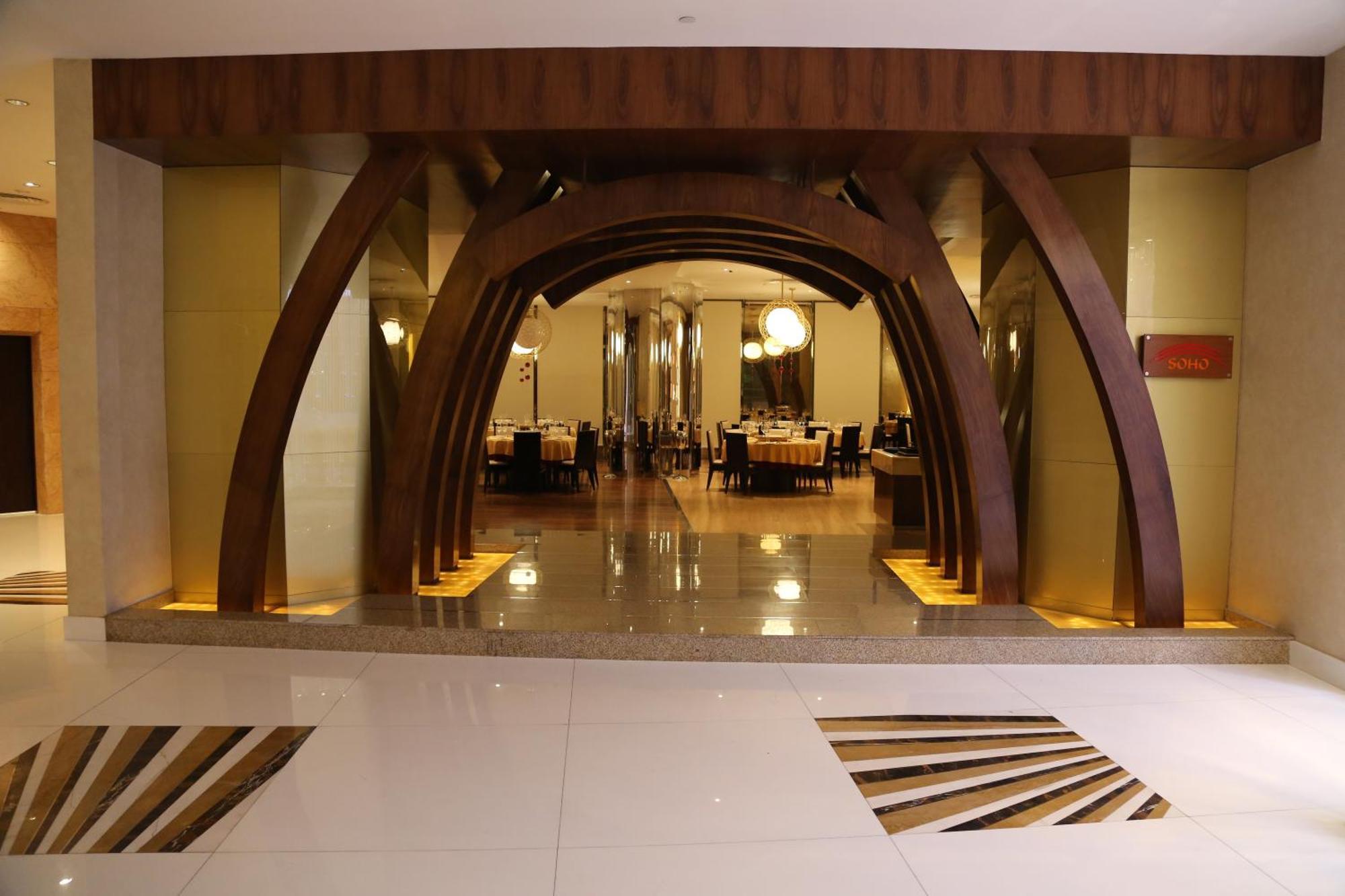 Lagos Continental Hotel Bagian luar foto The interior of the hotel