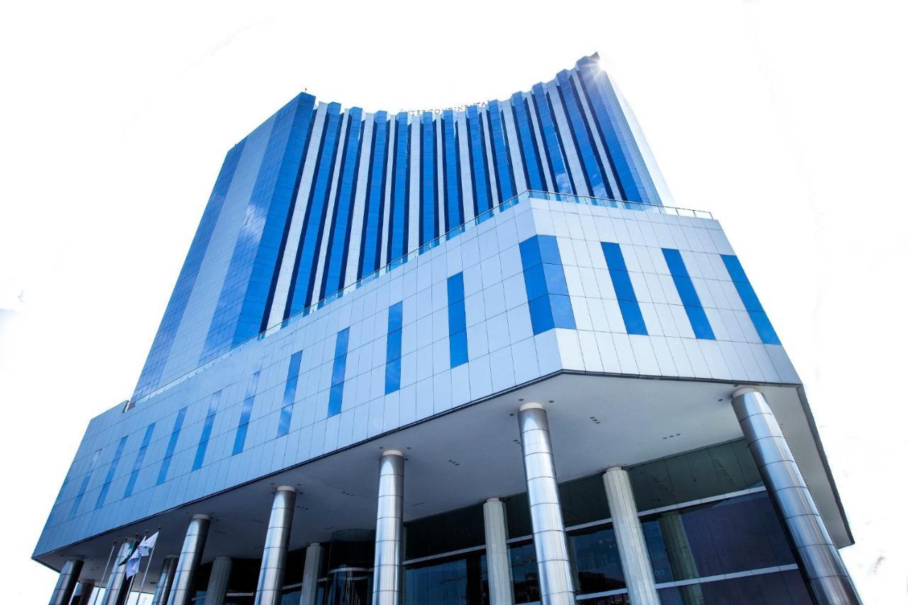 Lagos Continental Hotel Bagian luar foto The new building of the National University of Management